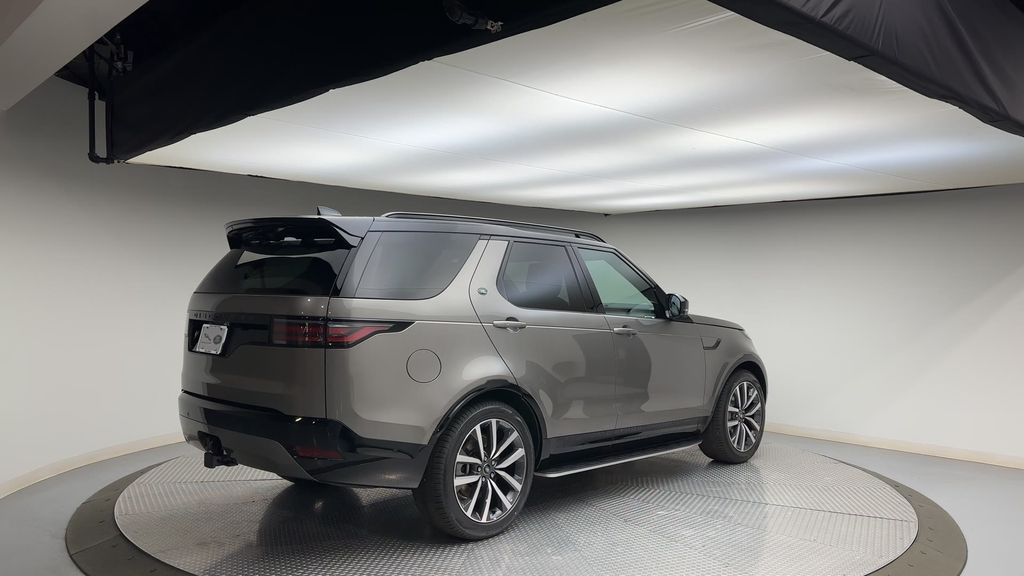 2024 Land Rover Discovery Dynamic SE 8
