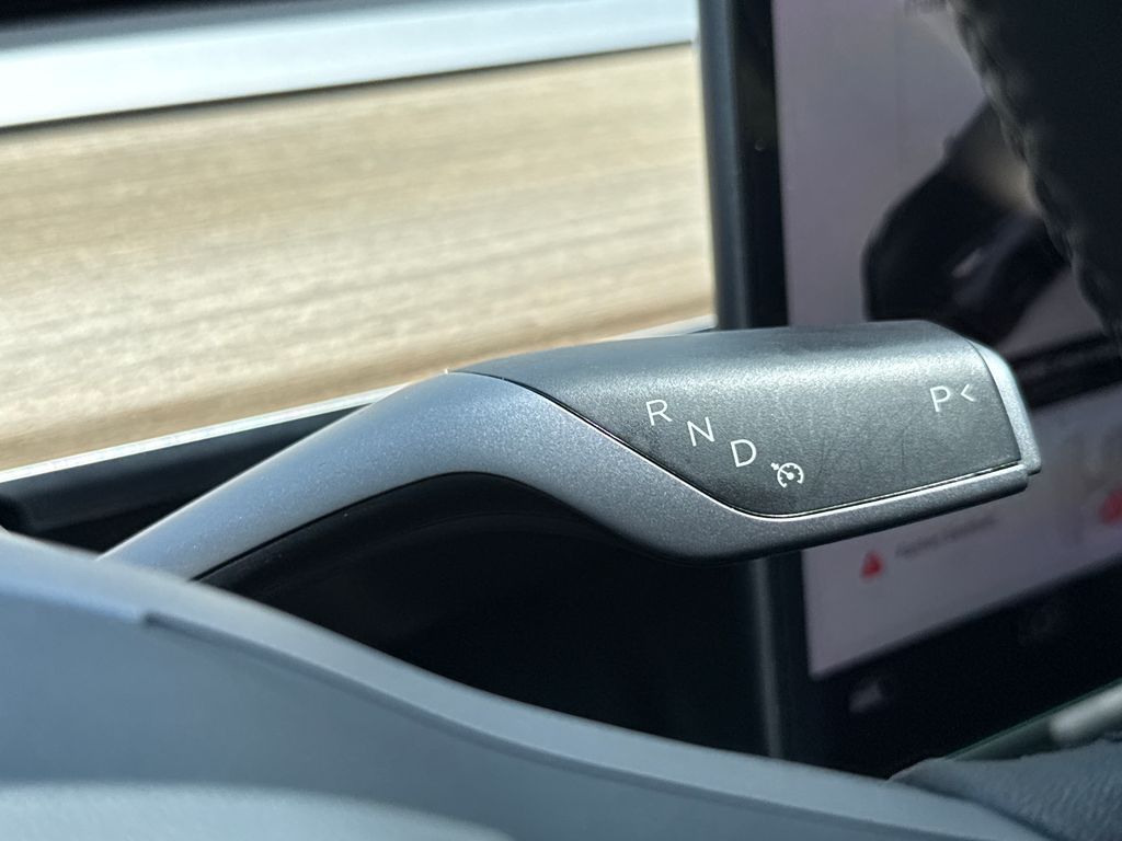 Used 2022  Tesla Long Range image 21