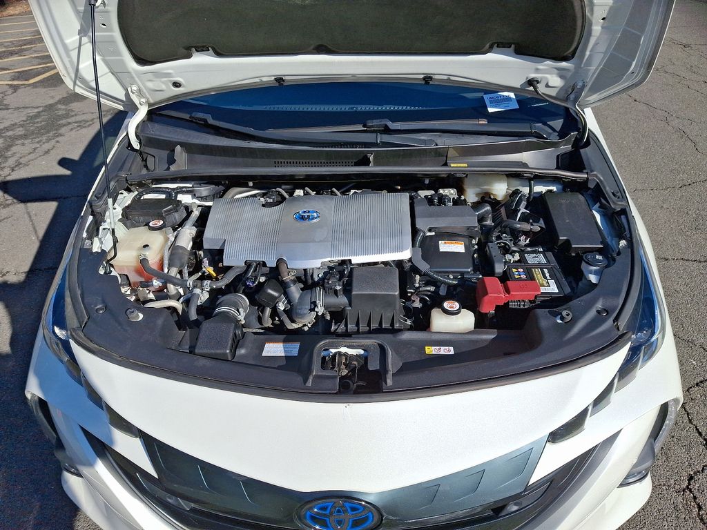 2017 Toyota Prius Prime Advanced 29