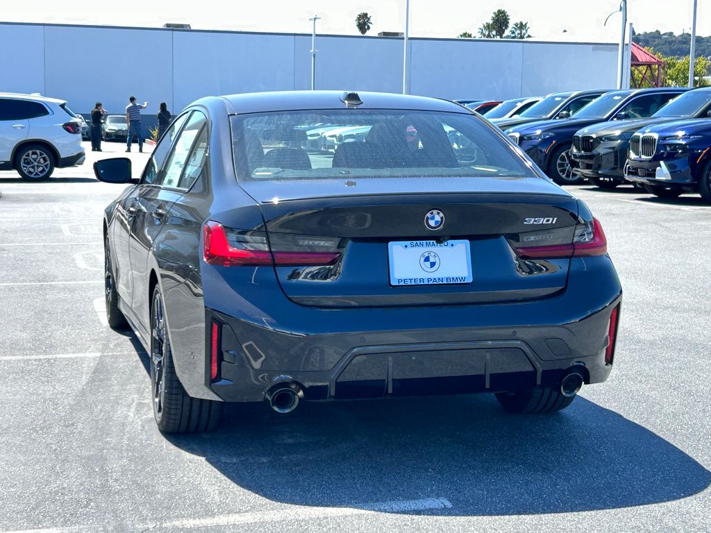 Thumbnail: 2026 BMW 3 Series - 3