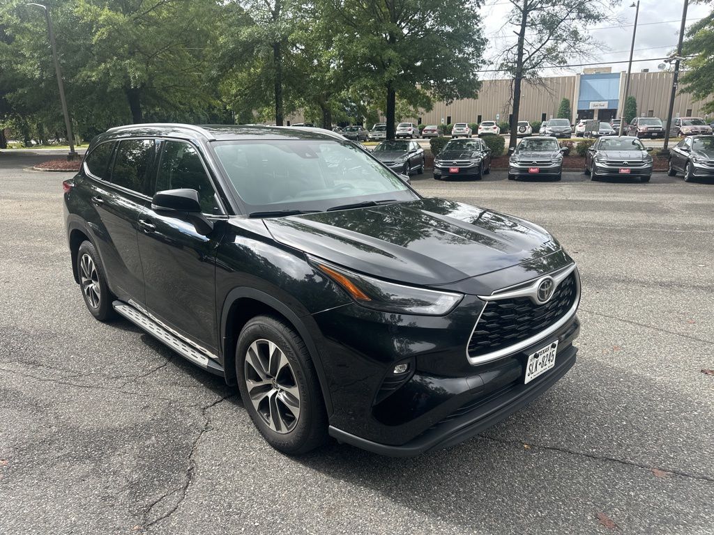 2022 Toyota Highlander XLE 30