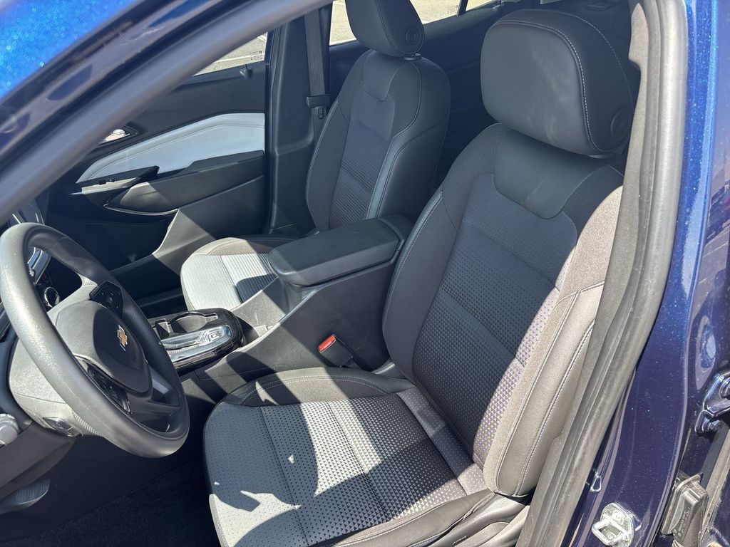 Used 2024 Chevrolet Trax SUV