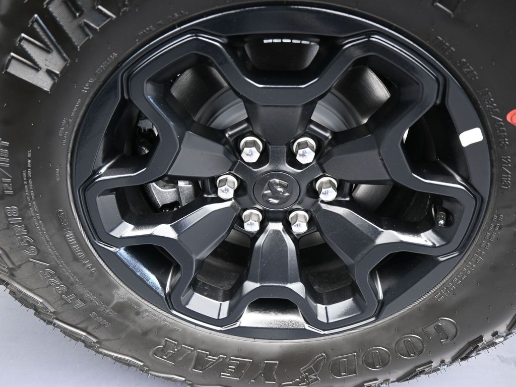 New 2026 Diamond Black Crystal Pearlcoat Ram RHO image 41