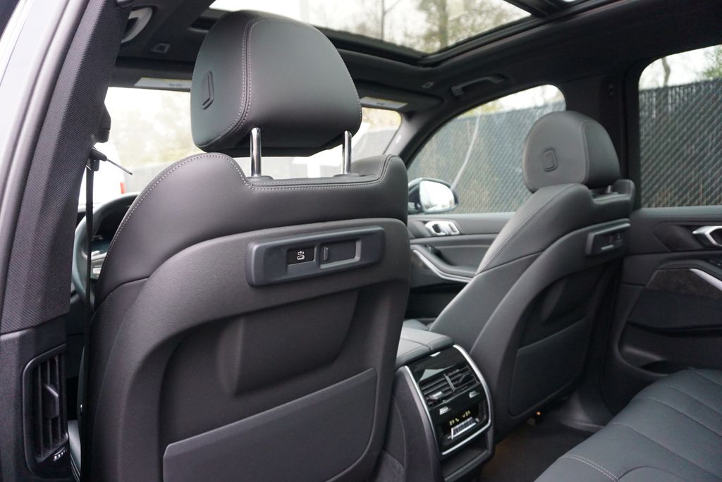 Thumbnail: 2022 BMW X5 - 15