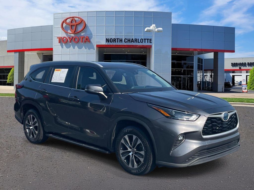 2023 Toyota Highlander Hybrid XLE FWD