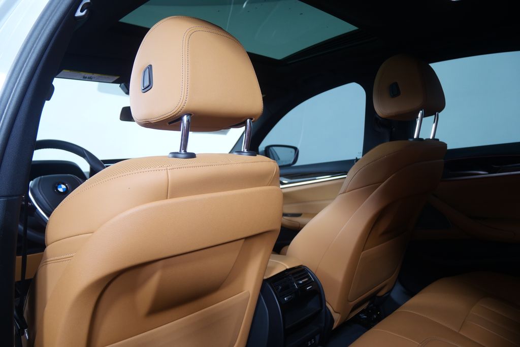Thumbnail: 2023 BMW 5 Series - 16