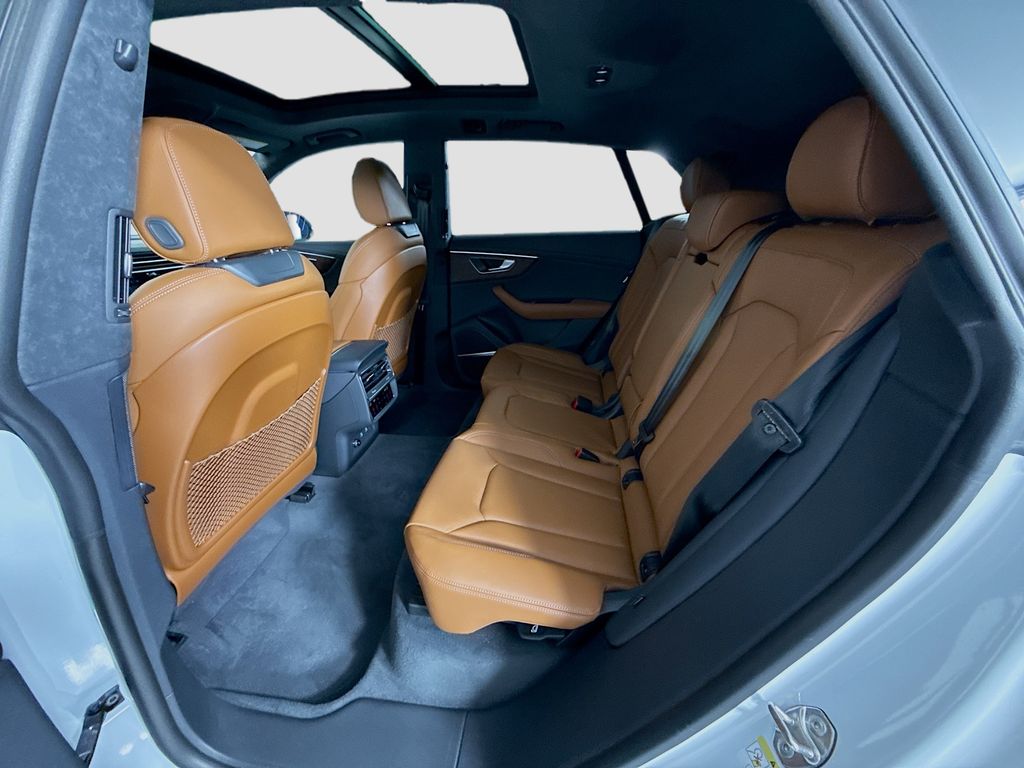 Thumbnail: 2026 Audi Q8 - 23