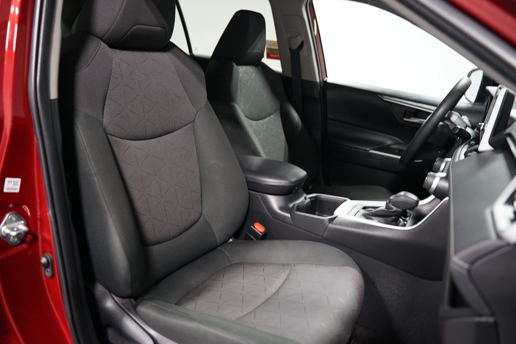 2023 Toyota RAV4 XLE 28