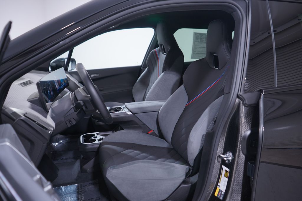 Thumbnail: 2026 BMW iX - 7