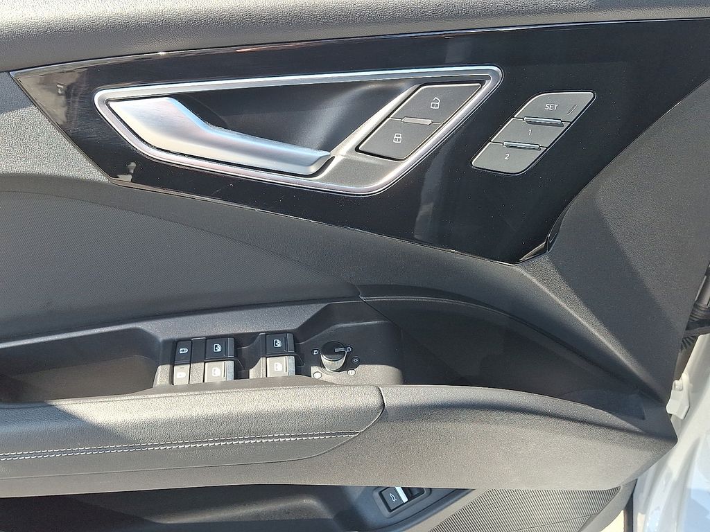 Thumbnail: 2024 Audi Q4 e-tron - 12