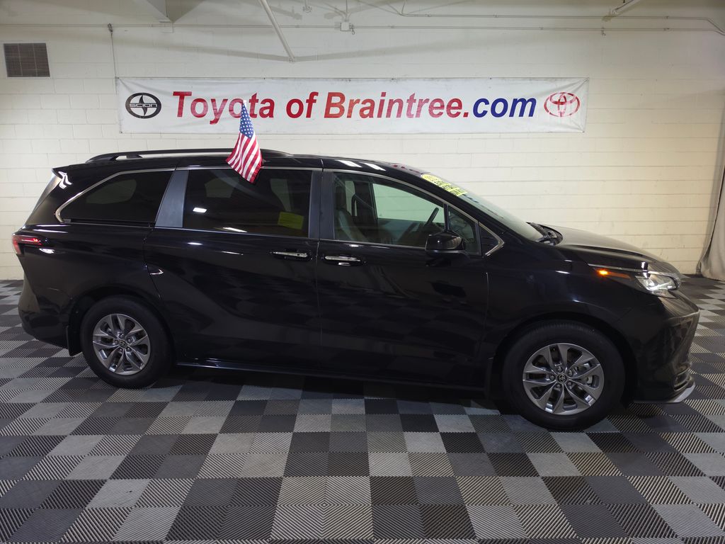 2025 Toyota Sienna XLE