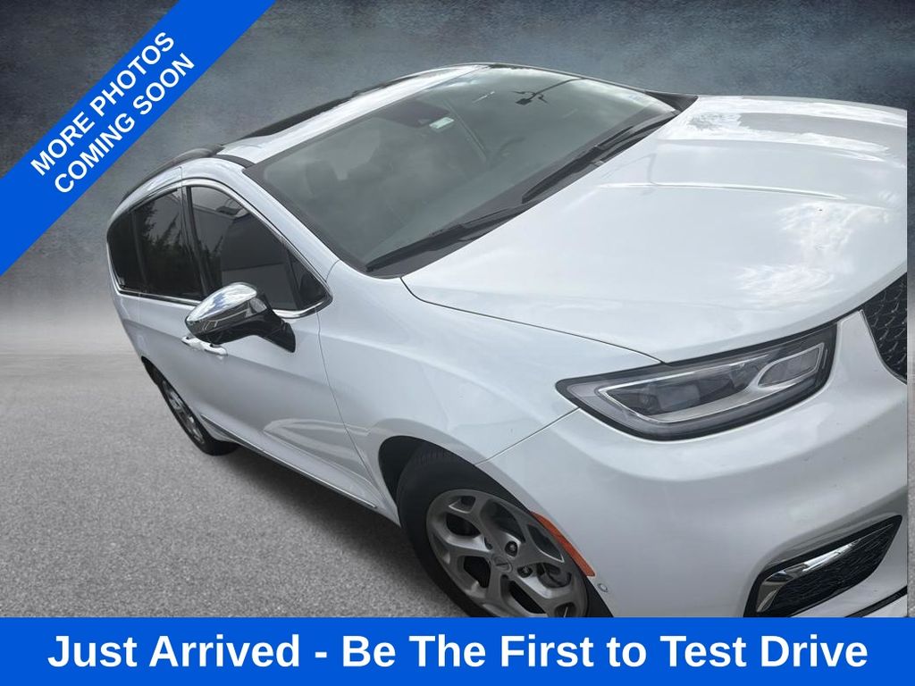 2023 Bright White Clearcoat Chrysler Pacifica Limited FWD Van