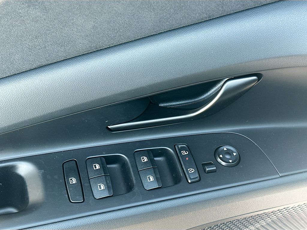 Thumbnail: 2025 Hyundai Elantra - 19