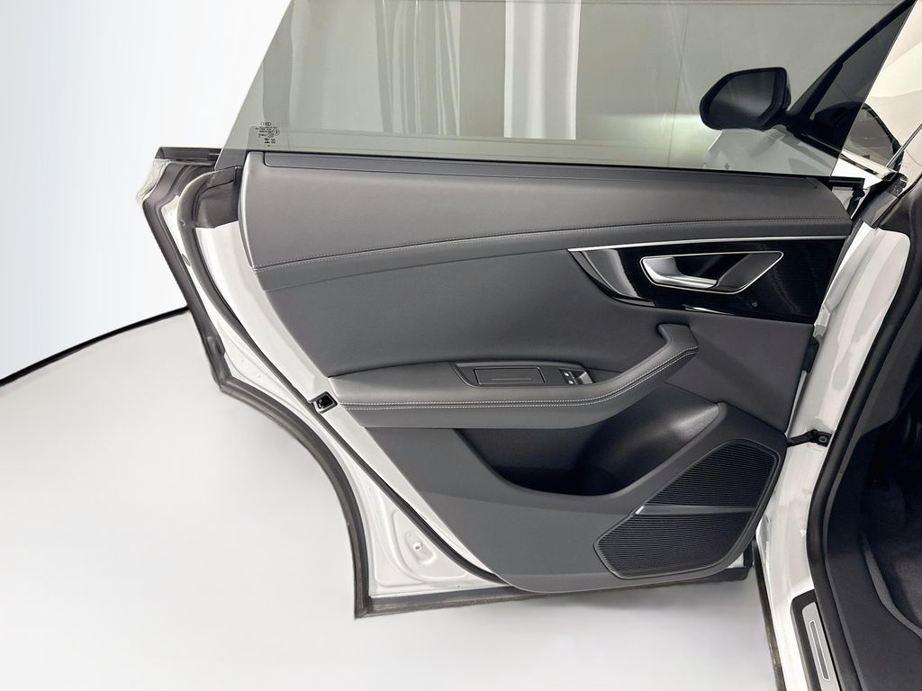 Thumbnail: 2026 Audi Q8 - 28