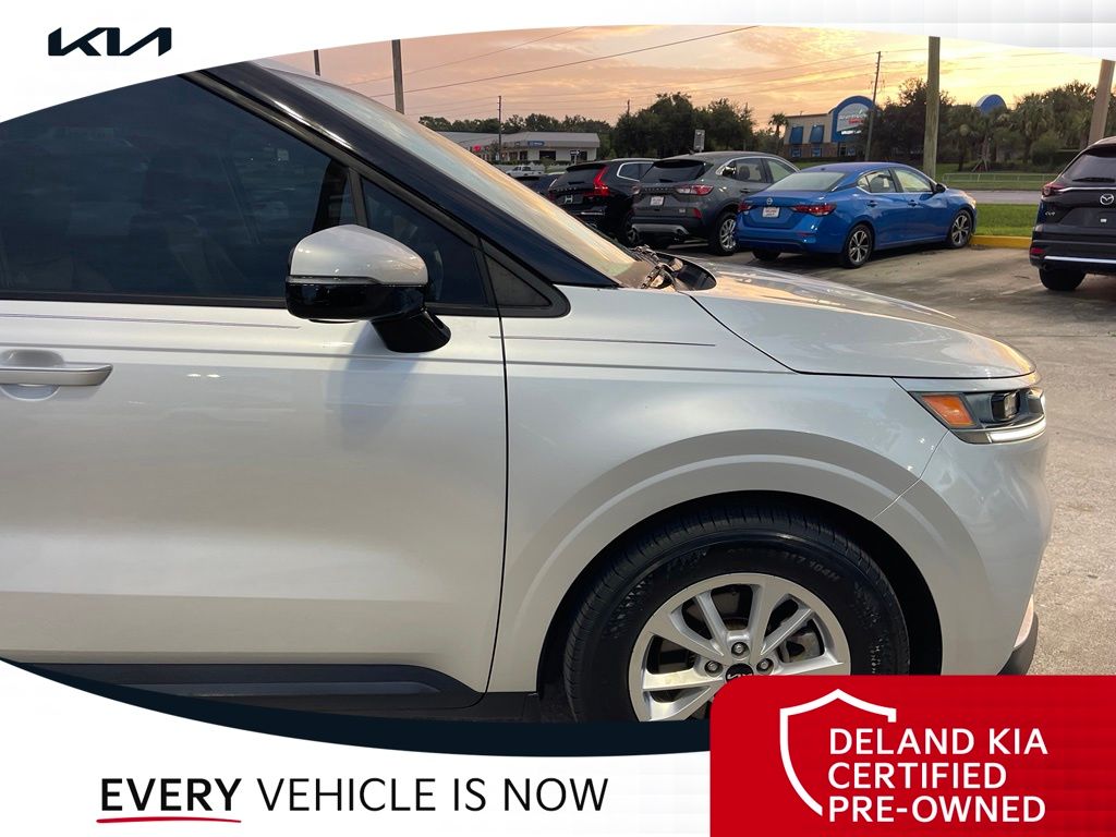 Used 2023 Kia Carnival Van