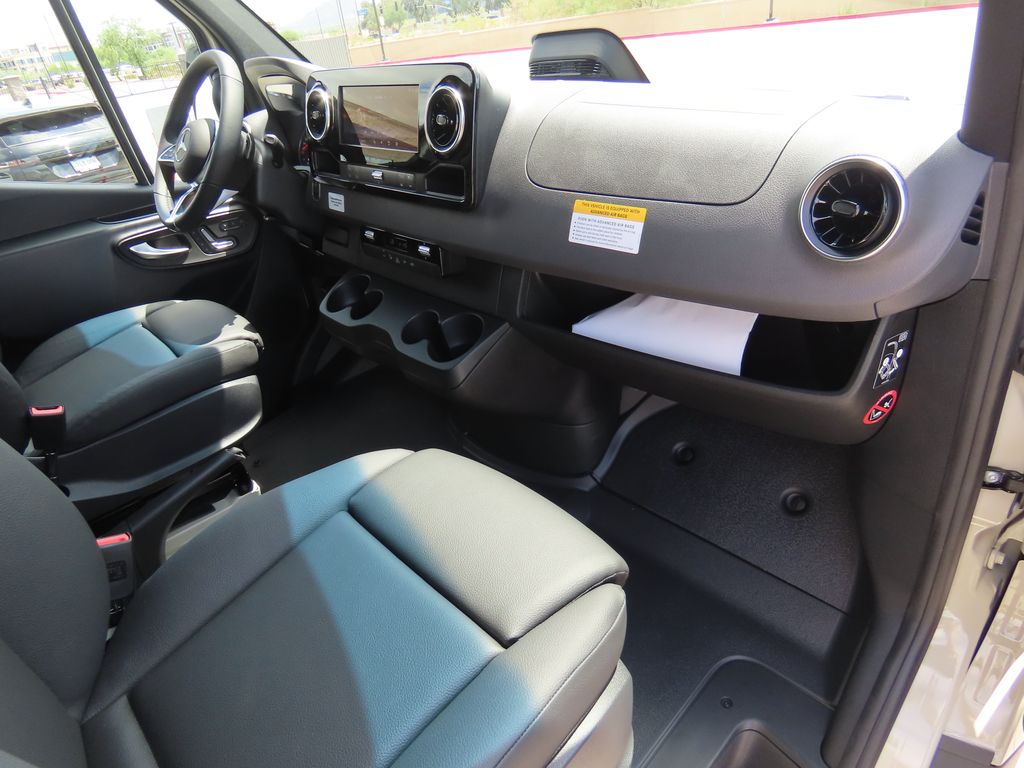 Thumbnail: 2025 Mercedes-Benz Sprinter - 19