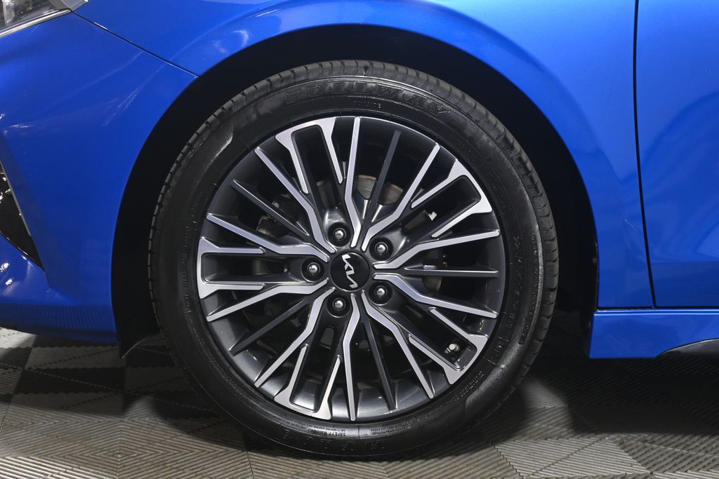 Thumbnail: 2023 Kia Forte - 12