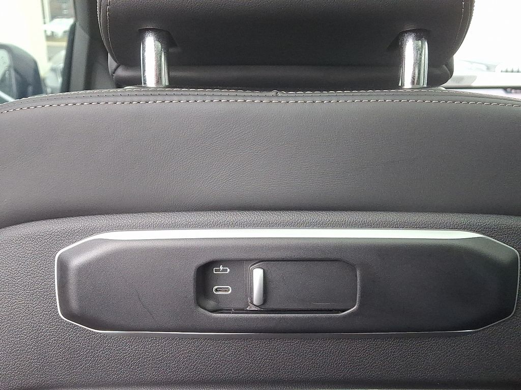 Thumbnail: 2024 BMW X7 - 13