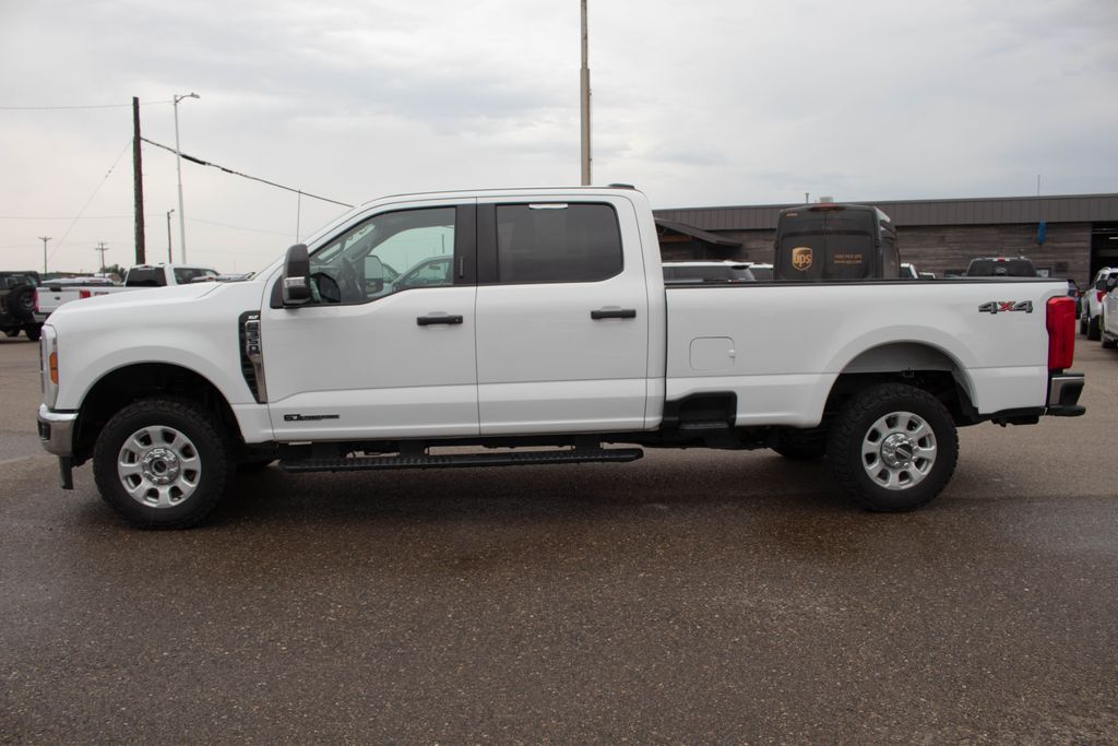 Oxford White 2024 Ford F-350 Super Duty Pickup Truck Four-Wheel Drive Automatic