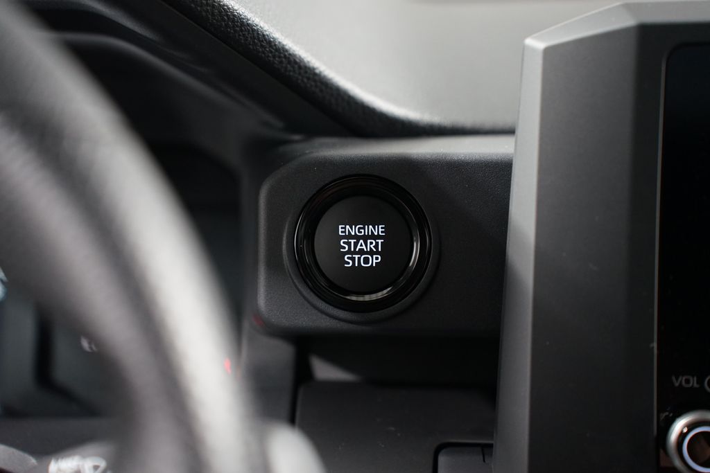 2025 Toyota Tacoma SR 17