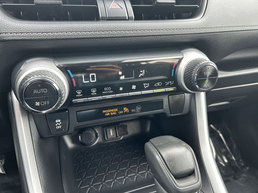 Thumbnail: 2020 Toyota RAV4 - 18