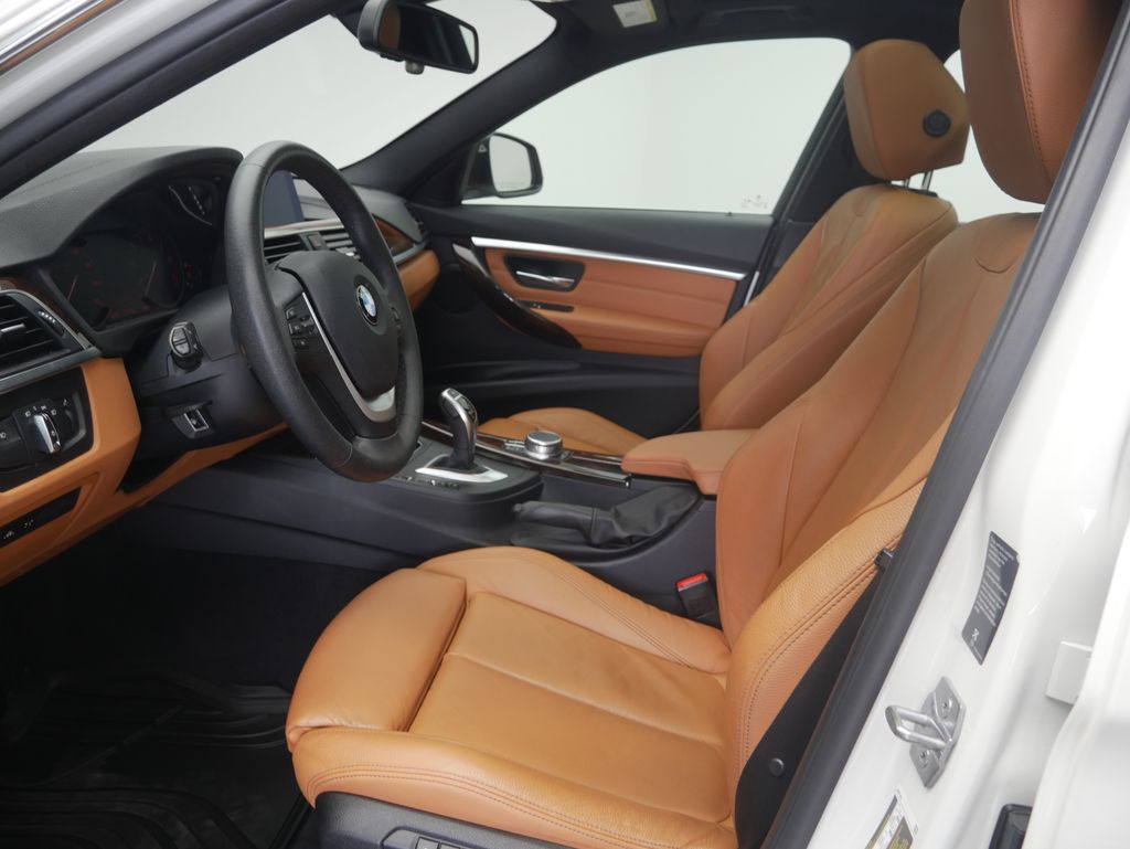 Thumbnail: 2019 BMW 3 Series - 17