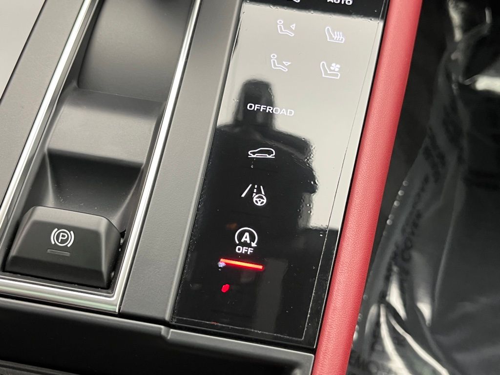 Thumbnail: 2024 Porsche Macan - 20