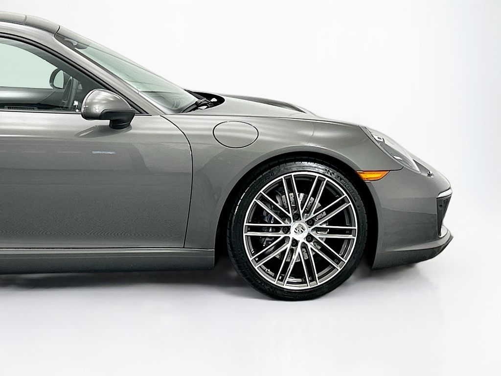 Thumbnail: 2017 Porsche 911 - 11