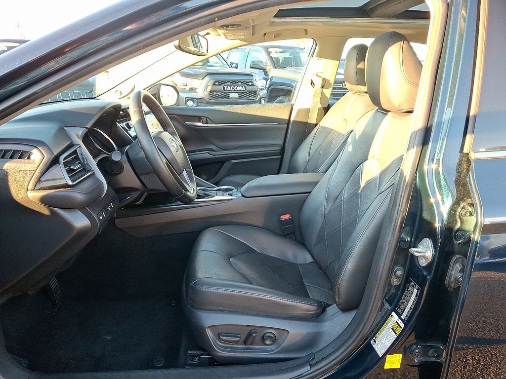 Thumbnail: 2019 Toyota Camry - 14