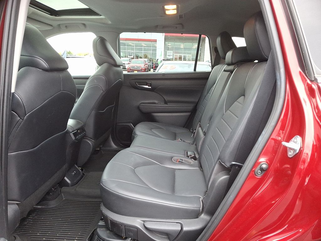 Thumbnail: 2021 Toyota Highlander - 10