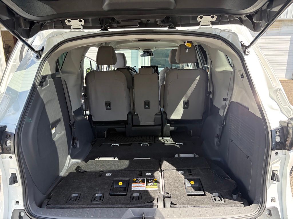 2023 Toyota Sienna LE