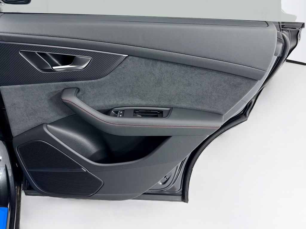 Thumbnail: 2026 Audi SQ8 - 26