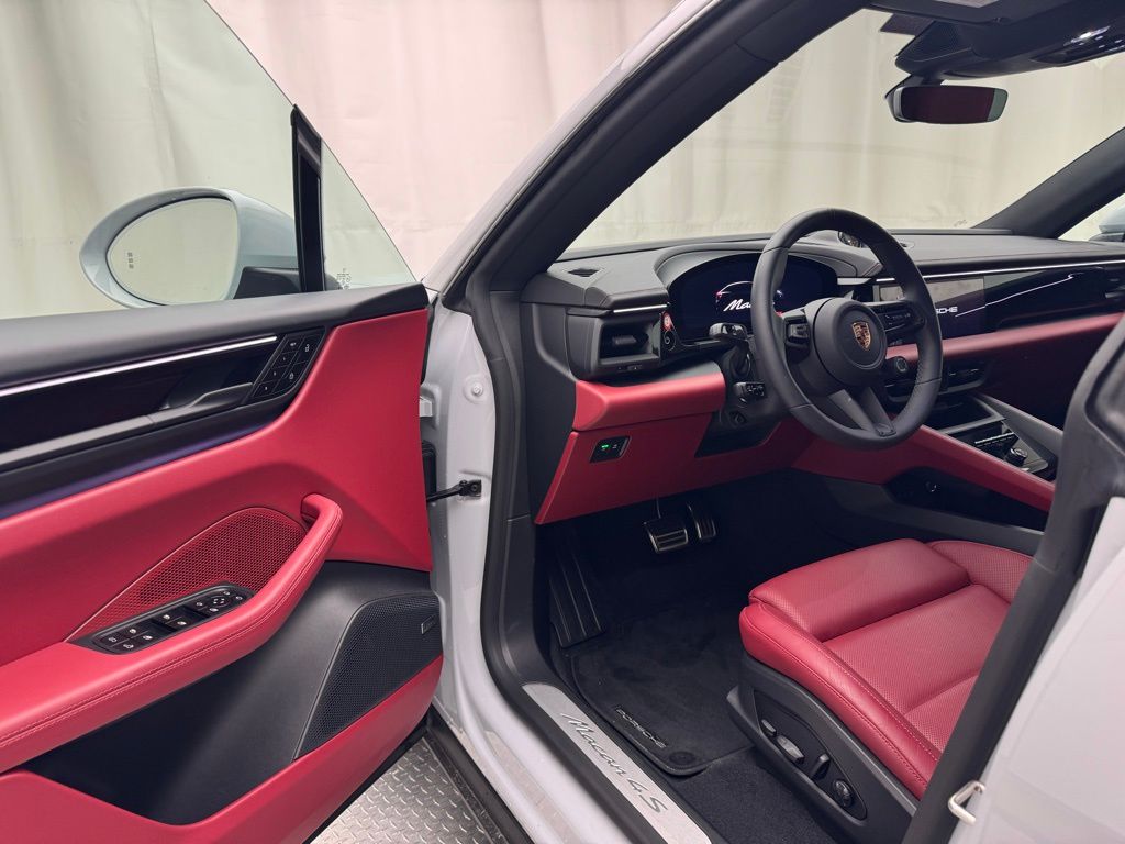 Thumbnail: 2025 Porsche Macan - 4