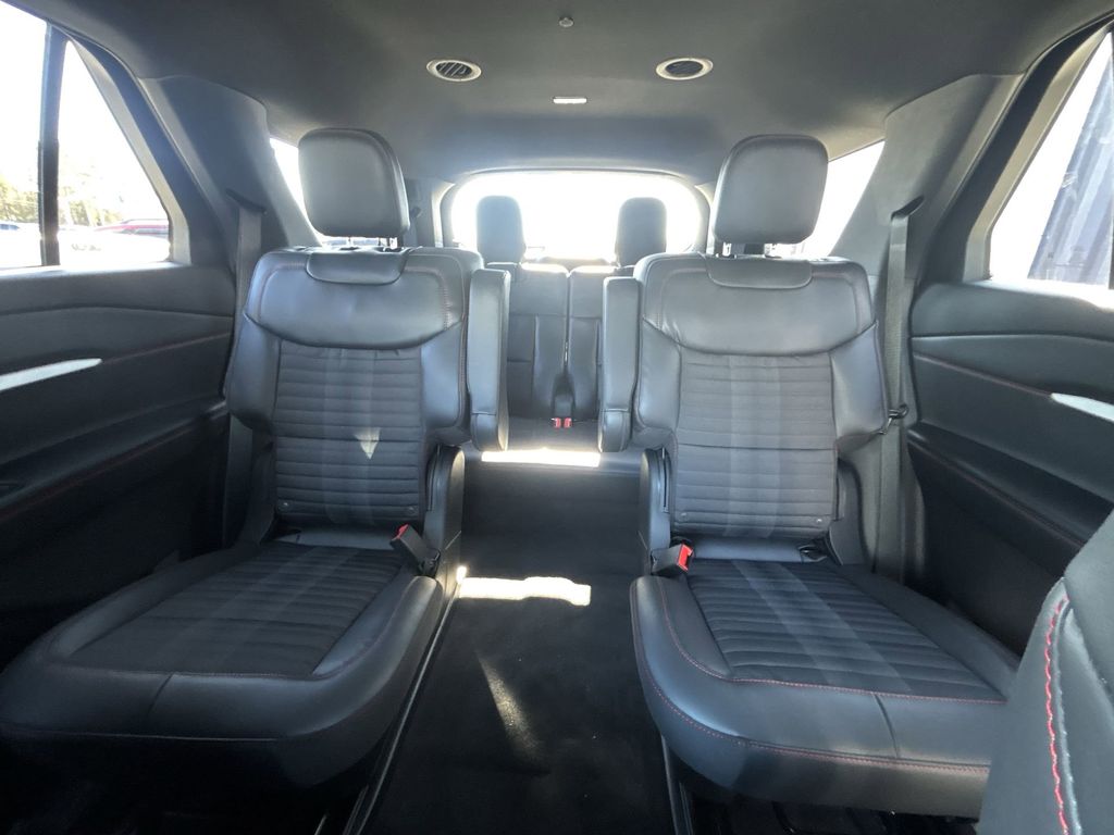 New 2026 Space White Metallic Ford ST-Line image 25