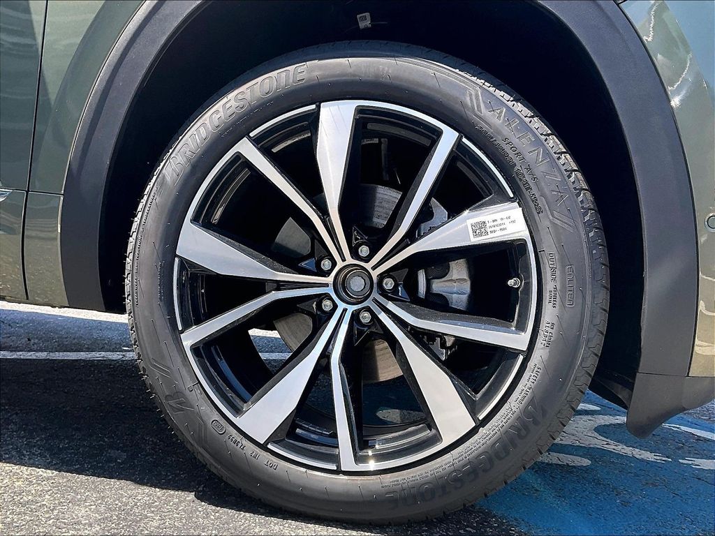 2026 Volkswagen Atlas — photo 8