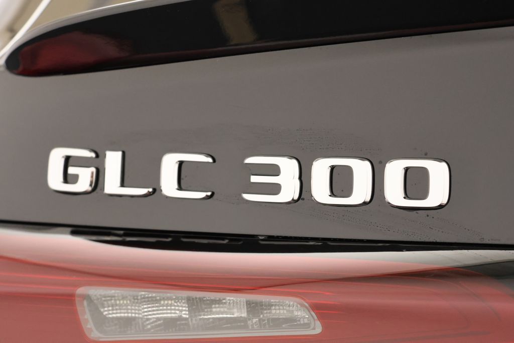 Thumbnail: 2027 Mercedes-Benz GLC - 9