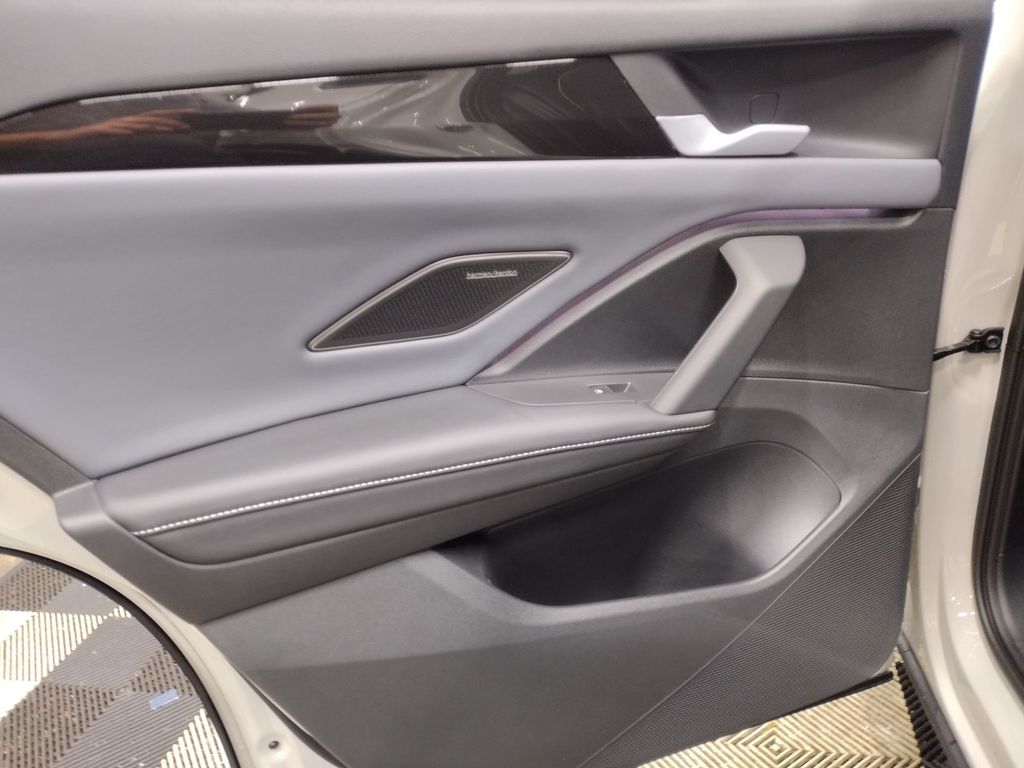 2025 Volkswagen Tiguan 2.0T SEL R-Line