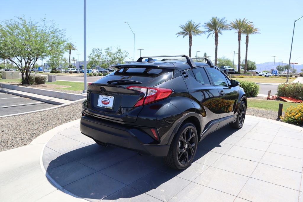 2022 Toyota C-HR XLE 5