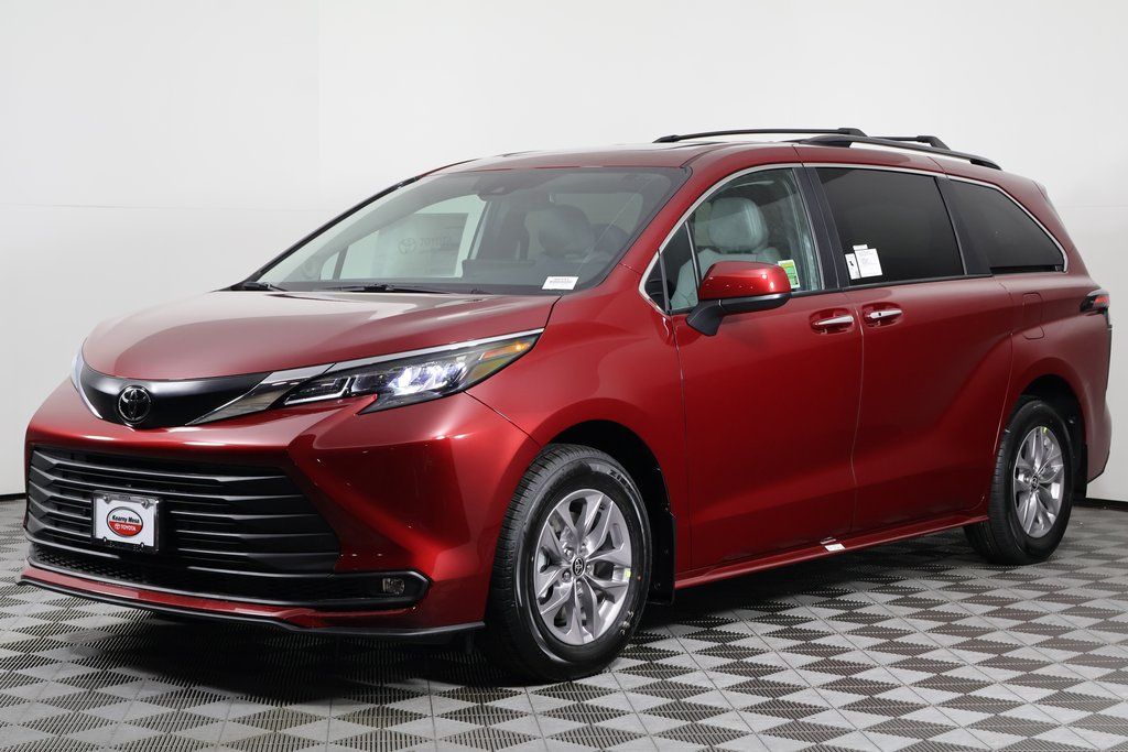 Thumbnail: 2026 Toyota Sienna - 1