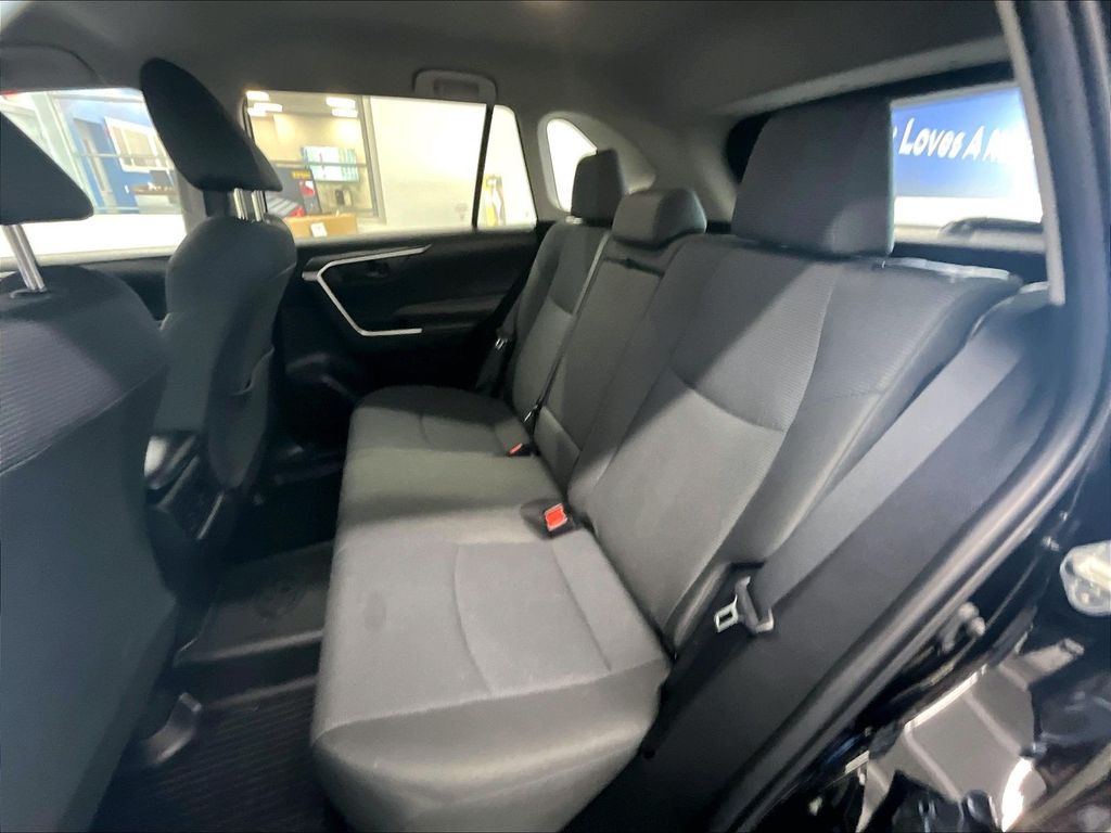 2023 Toyota RAV4 — photo 15