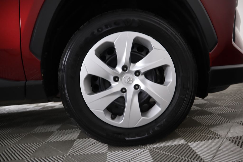 2022 Toyota RAV4 LE 32