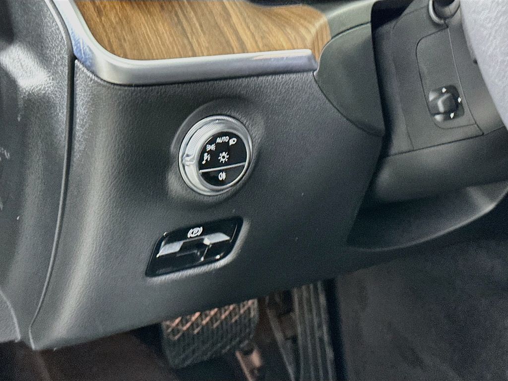 Thumbnail: 2024 Mercedes-Benz C-Class - 10