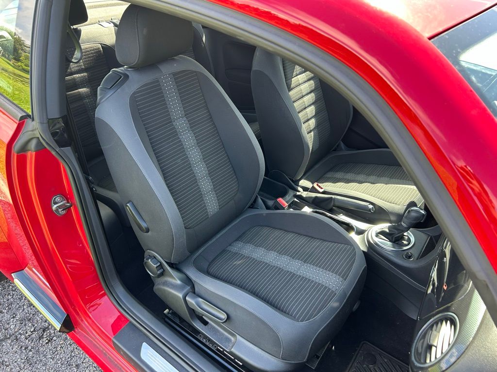 Thumbnail: 2012 Volkswagen Beetle - 15