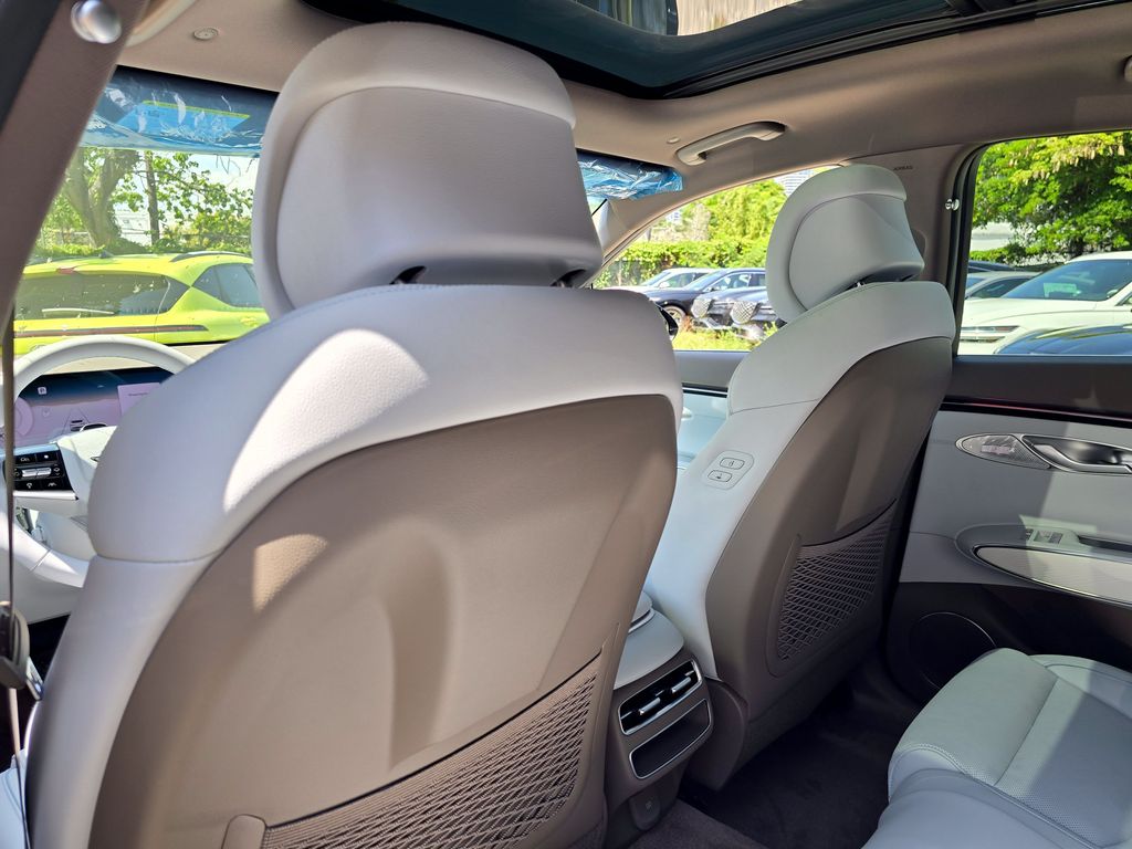 New 2026 White Genesis 2.5T Advanced image 12
