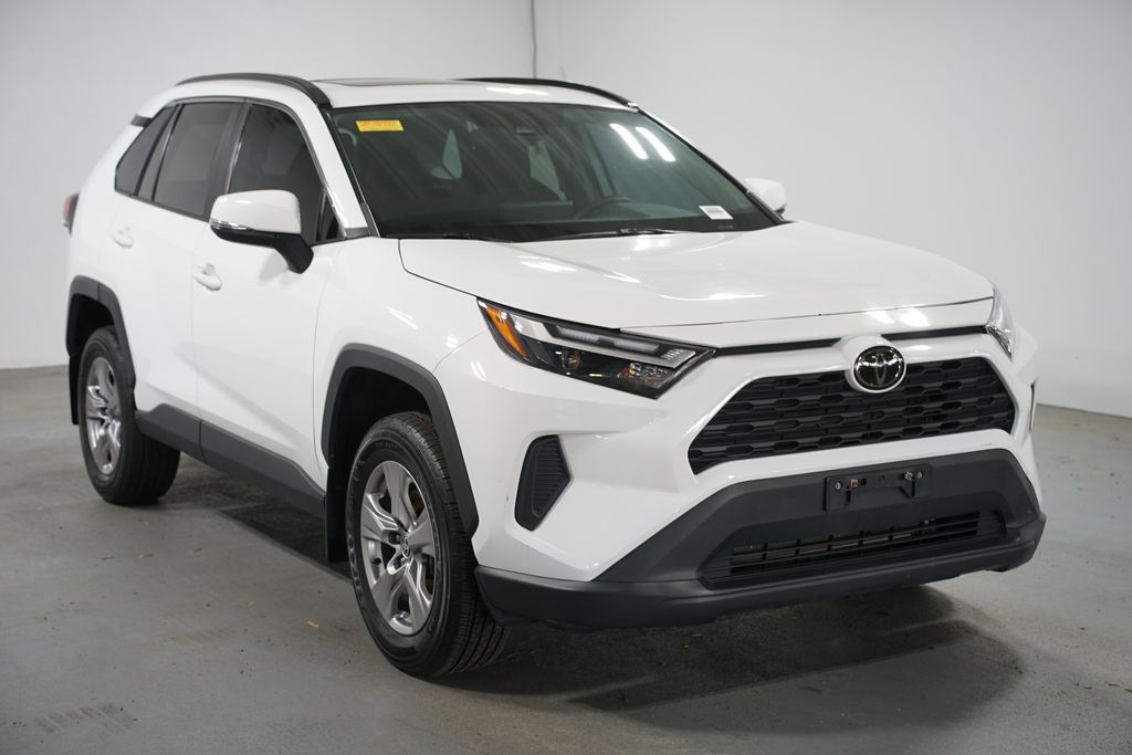 Thumbnail: 2022 Toyota RAV4 - 3