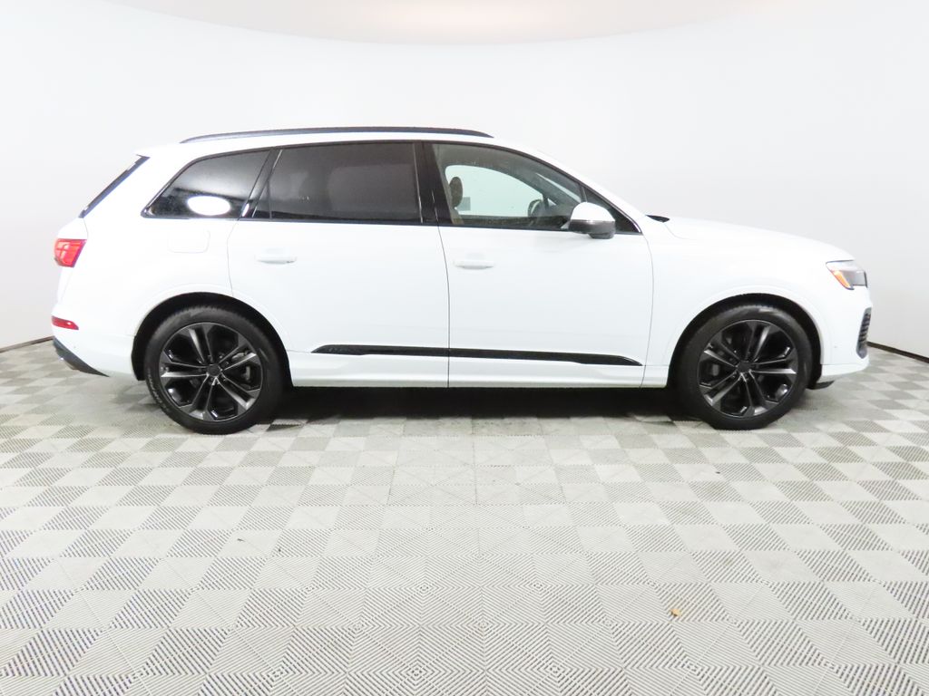 Thumbnail: 2026 Audi Q7 - 6