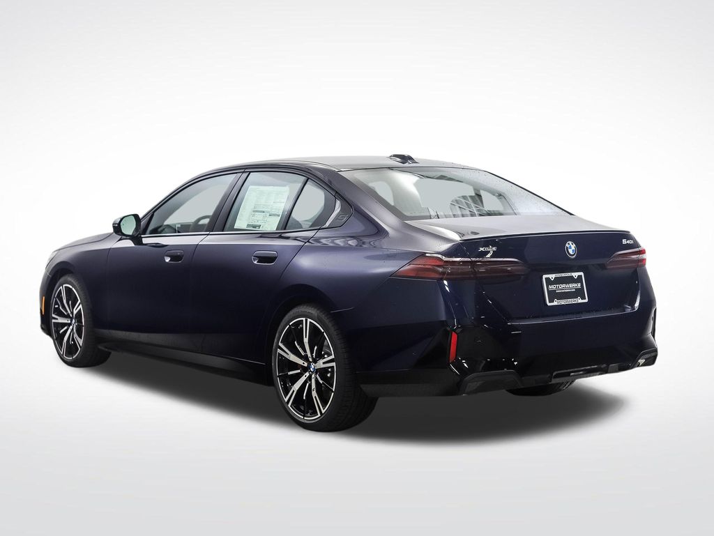 Thumbnail: 2027 BMW 5 Series - 3