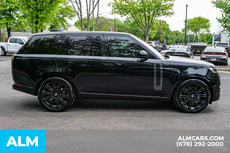 Used 2023 Silver Land Rover SE image 8