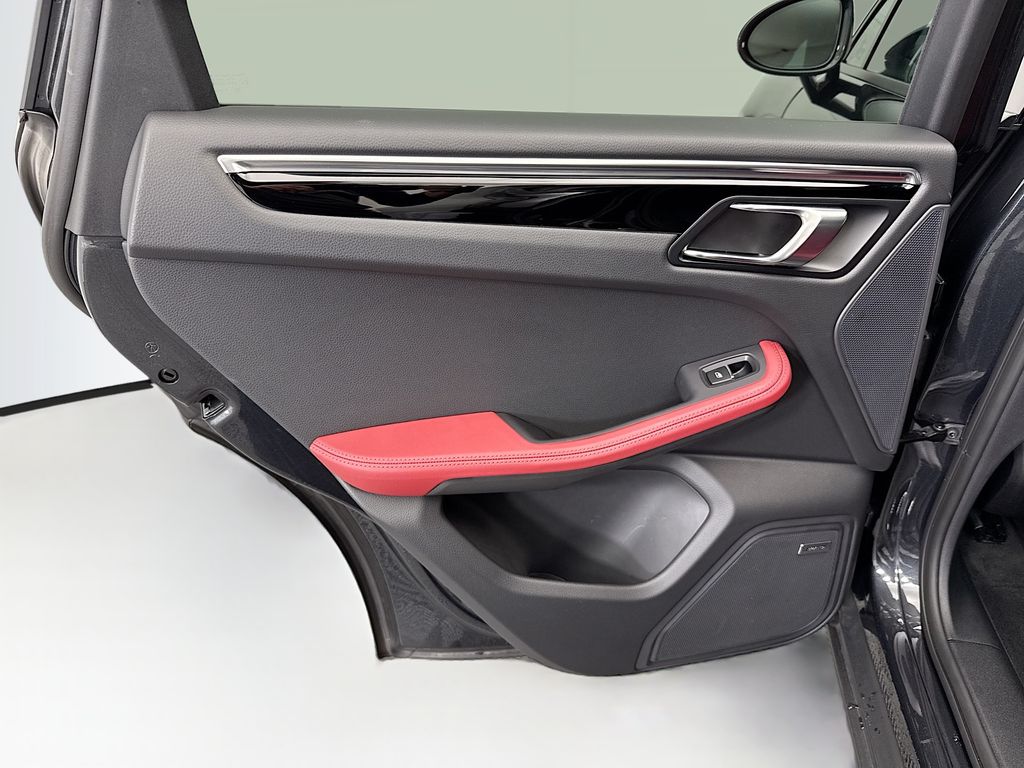 Thumbnail: 2025 Porsche Macan - 27