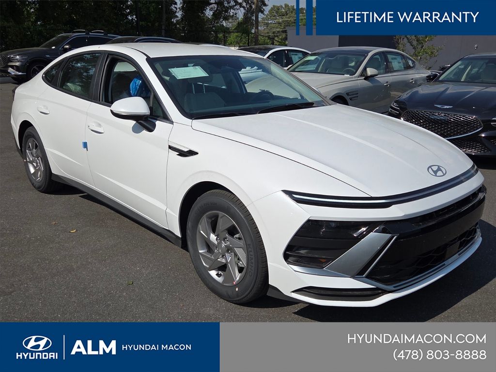New 2026 White HYUNDAI SE image 10